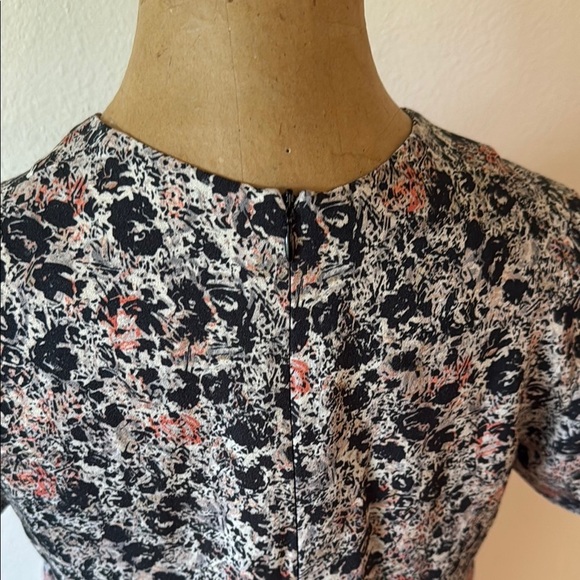 Cacharel sz 6 Floral Print midi length Women's Dress, back zip great condition - Picture 10 of 10